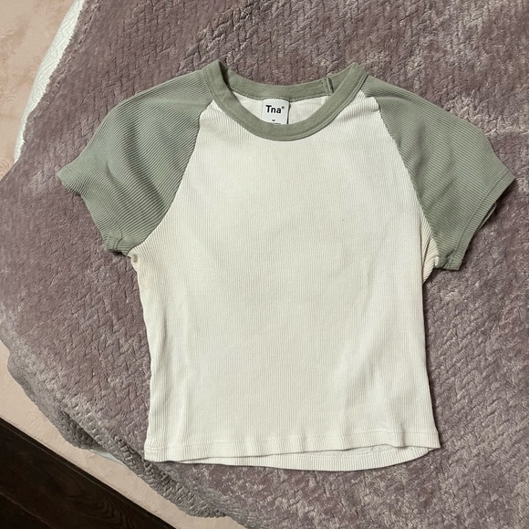 Aritzia TNA Baseball Tshirt Set - Picture 3 of 4
